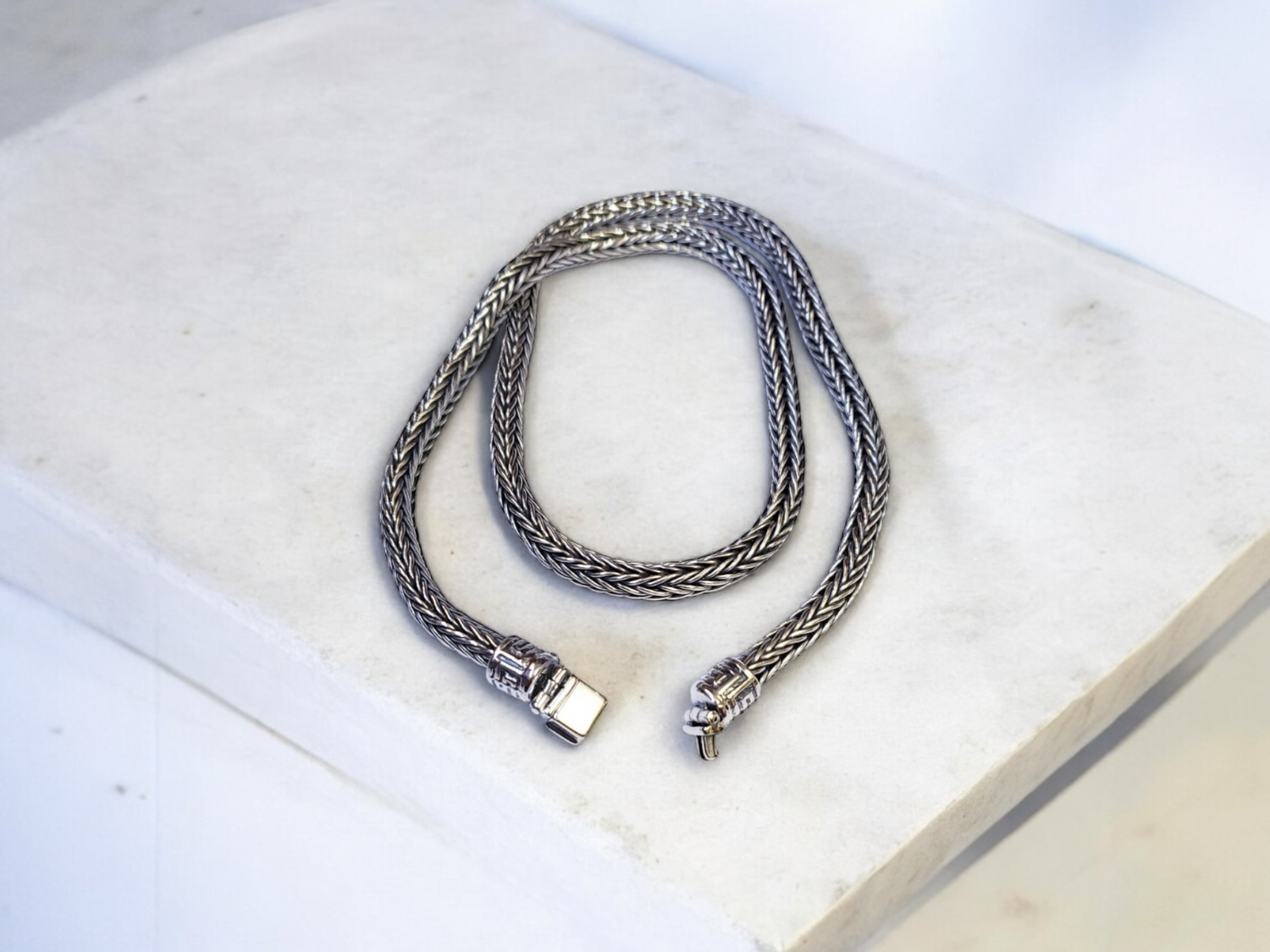 Collares
